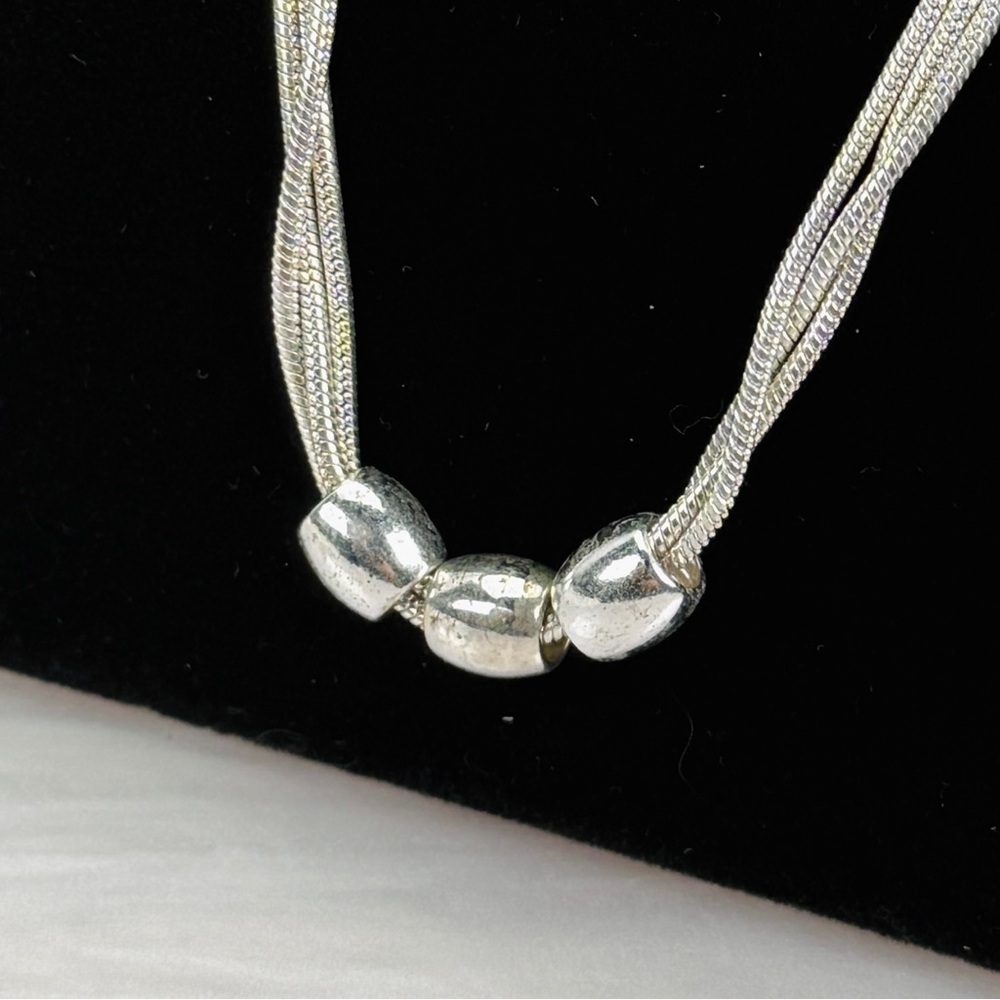 Vintage shiny Silvertone minimalist necklace